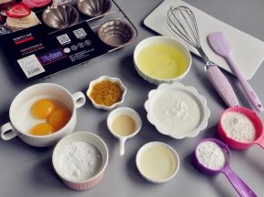 准备材料，将蛋清和蛋黄分离。