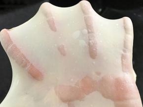 加入黄油后继续揉至完全阶段。