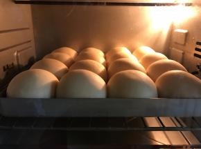 入预热好的烤箱，中层，180度，20分钟左右。