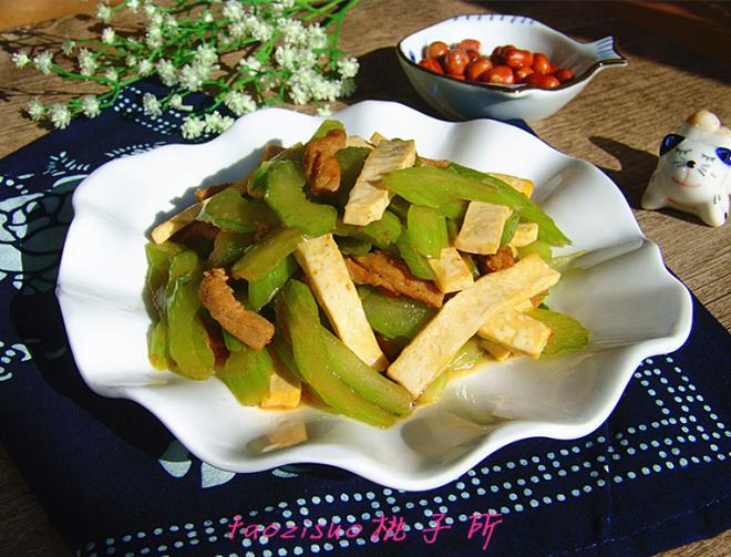 肉丝豆干炒芹菜