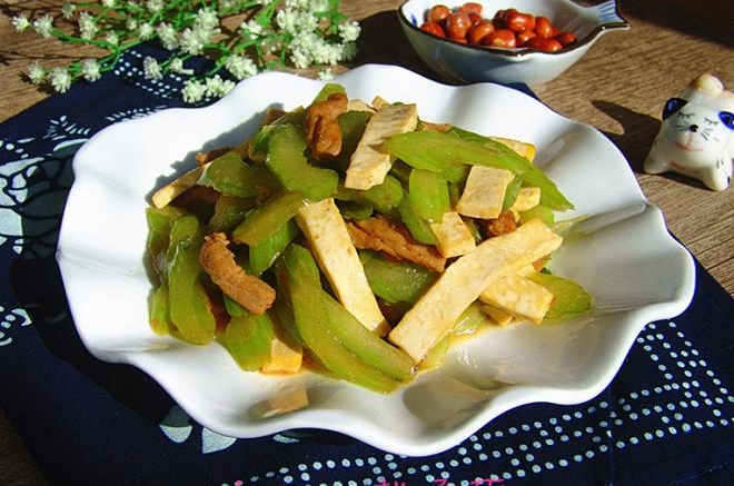 肉丝豆干炒芹菜