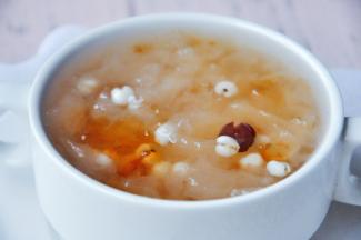 晶莹剔透，色泽诱人。