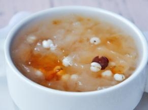 晶莹剔透，色泽诱人。