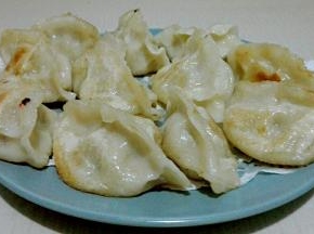 吃不完的饺子，油煎一下也蛮好吃哦