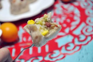 趁热吃，皮很劲道，馅很软糯，吃过你就会爱上它。