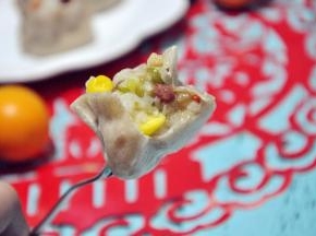 趁热吃，皮很劲道，馅很软糯，吃过你就会爱上它。