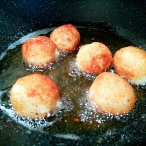 炸成金黄色就可以了！