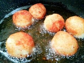 炸成金黄色就可以了！