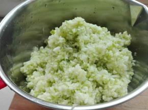 剁碎，我用切菜机直接搅碎