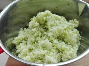剁碎，我用切菜机直接搅碎