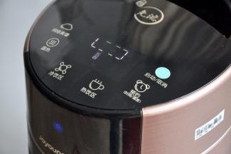 开启五谷豆浆模式，如果有预约功能，可提前一晚预约，这样早晨醒来就可以直接喝到暖暖的豆浆。