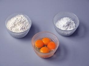 准备材料，都是烘焙必备的基础材料。