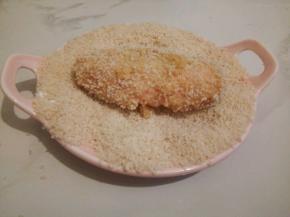  最后裹上面包糠，