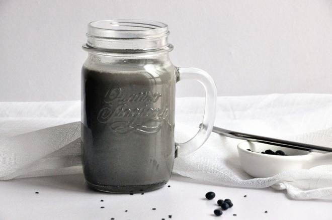 黑豆黑芝麻豆浆