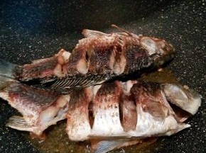 炸至两面微黄，就可以捞出，油还可以炒