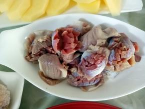 鸡胗切鸡胗花备用