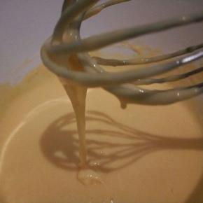 搅拌成面糊顺滑就可以了