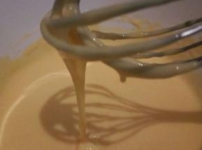 搅拌成面糊顺滑就可以了