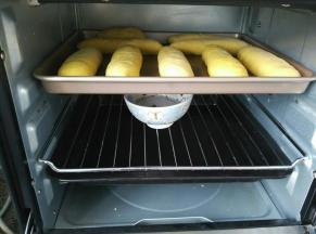 放入烤箱内进行二次发酵，发酵至二倍大时候即可