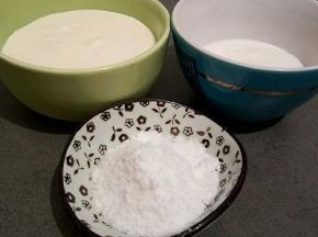  淡奶油，酸奶，糖粉，草莓酱忘记拍进去了！