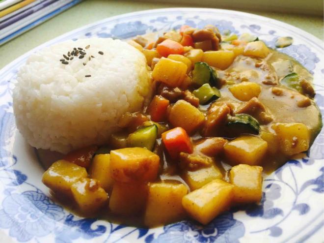 咖喱鸡丁饭