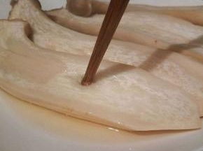 蒸到筷子可以扎进去就可以拿出来了！