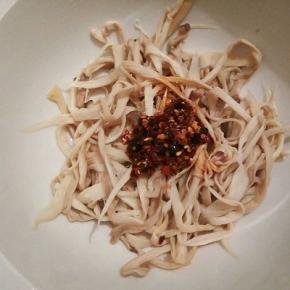  加辣椒酱，生抽，芝麻油，