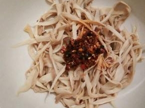  加辣椒酱，生抽，芝麻油，