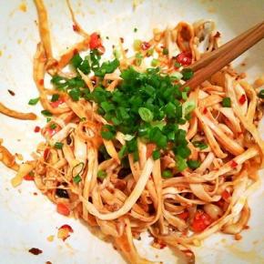 加葱花拌均匀就好了。