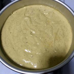 倒入模具，轻震出气泡，放入烤箱140度烤55分钟