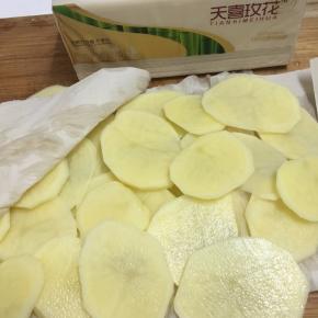 捞出用天喜玫花纸巾吸干水分。