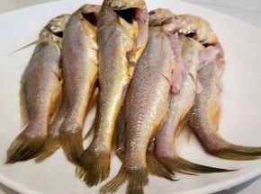  小梅鱼处理干净，