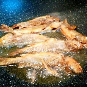 两面金黄就可以了，一点都不粘，