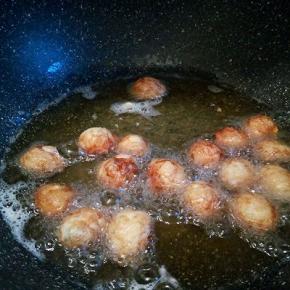 炸至表面微黄就可以了！