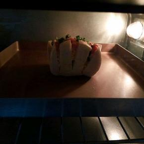 烤箱200度预热10分钟，中层，上下火200度烤10分钟，