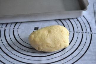 装入保鲜袋冷藏半小时。