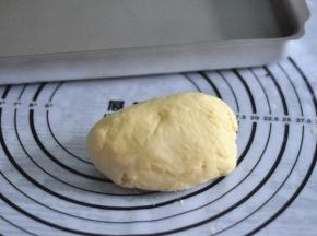 装入保鲜袋冷藏半小时。