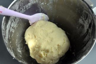 翻拌均匀，无干粉即可。