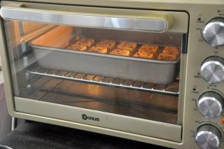 放入预热好的烤箱170度，18分钟表面金黄即可取出。