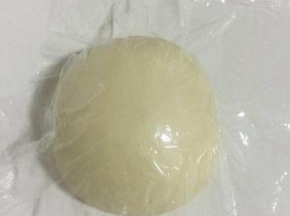 盖上保鲜膜醒面15分钟！

