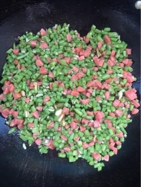 起锅前加入适量的鸡精调味即可！（不喜欢鸡精的也可以不加！）

