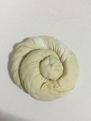 用手掌轻轻按压一下！

