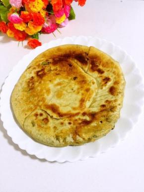 做好的椒盐葱油饼，香香脆脆的很好吃哦！

