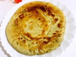 做好的椒盐葱油饼，香香脆脆的很好吃哦！

