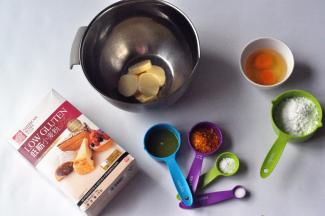 全部材料准备好，黄油切小块室温放置后使用