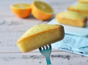 磅蛋糕是能量小炸弹，多黄油多糖，可我就是需要多多的能量。