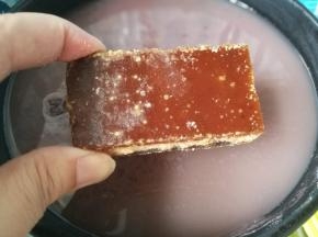 第三次开火时，加入红糖，一起煮沸。根据个人口味，适量加糖。