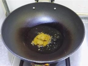 小火煸炒。