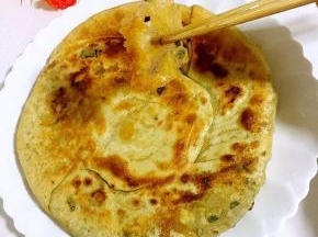 用筷子轻轻一挑，看每一层都薄薄的很好吃哦！