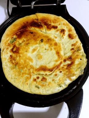 煎至两面金黄色即可！（中途记得翻面哦！）

